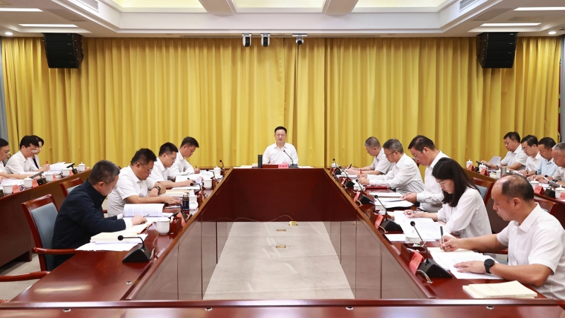 市委理论学习中心组（扩大）学习会举行
